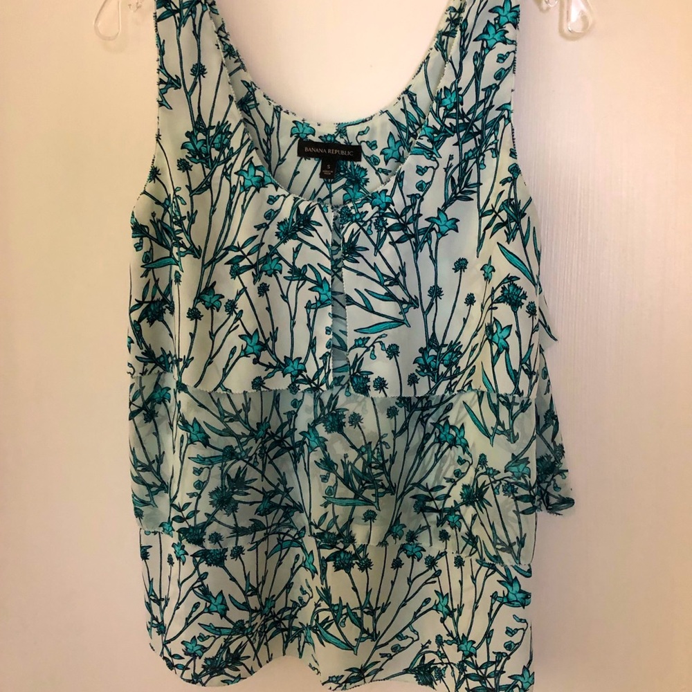 Banana Republic tiered chiffon top like new